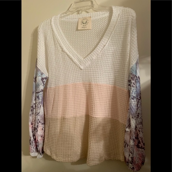 Color Blocked Top - Picture 8 of 8